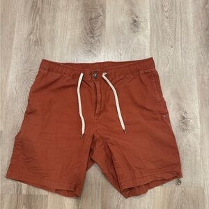 Vuori Men's Cargo Shorts in Rust